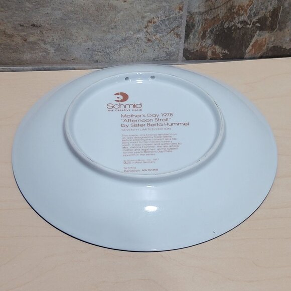 Schmid Hummel Mother's Day 1978 Afternoon Stroll Decorative Wall Hanging Plate - Picture 4 of 11